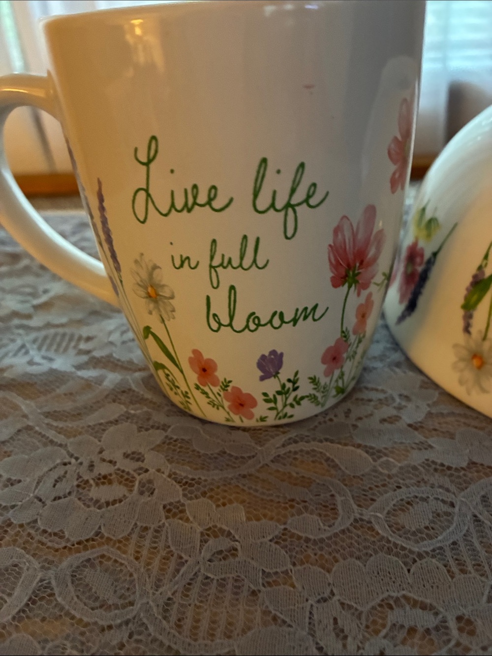 White Floral 'Live Life in Full Bloom' Ceramic Mug